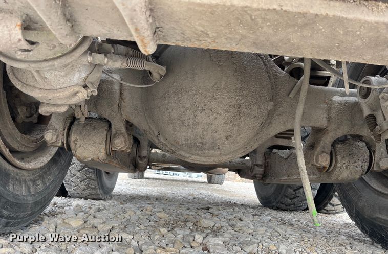 image for item MW9450 2004 Sterling L9500  roll-off container truck