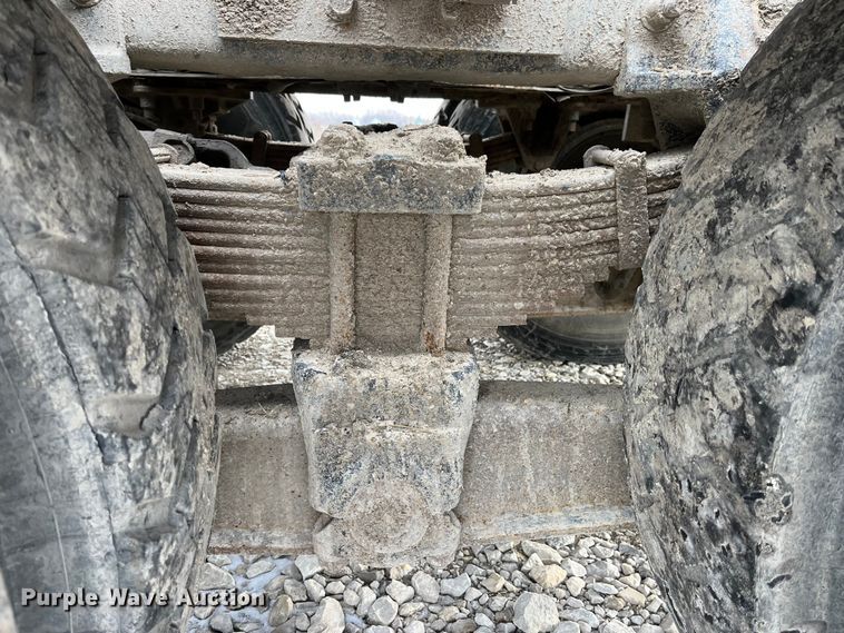 image for item MW9450 2004 Sterling L9500  roll-off container truck