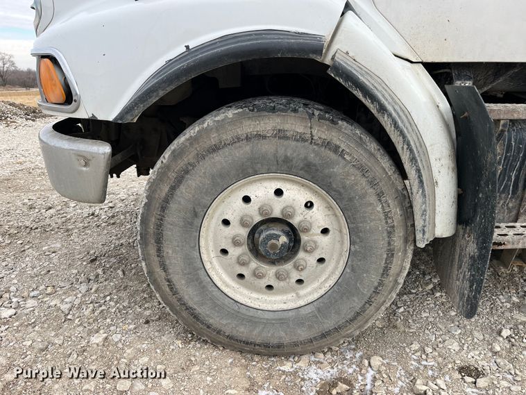 image for item MW9450 2004 Sterling L9500  roll-off container truck