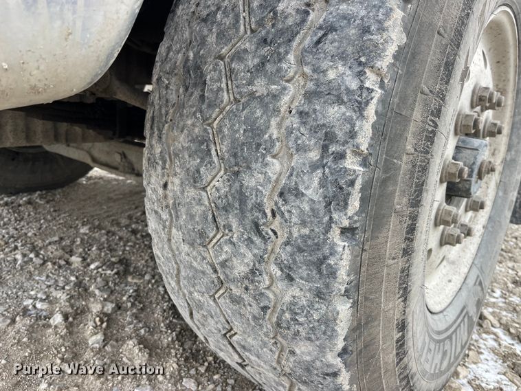 image for item MW9450 2004 Sterling L9500  roll-off container truck