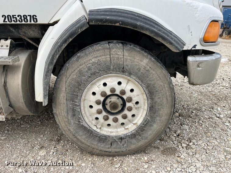 image for item MW9450 2004 Sterling L9500  roll-off container truck