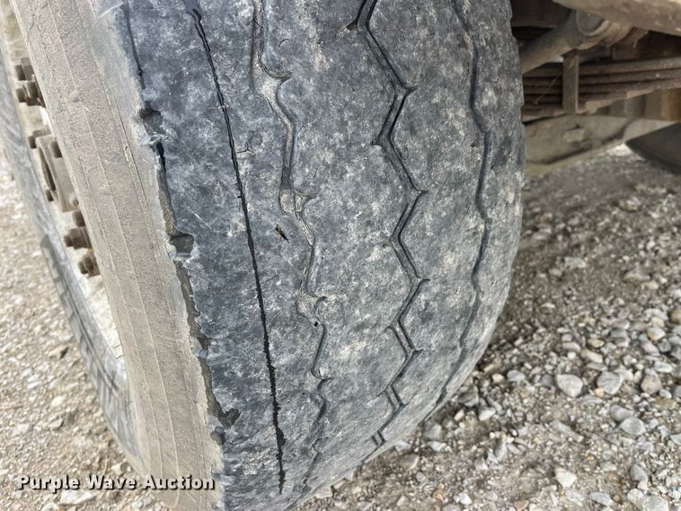 image for item MW9450 2004 Sterling L9500  roll-off container truck