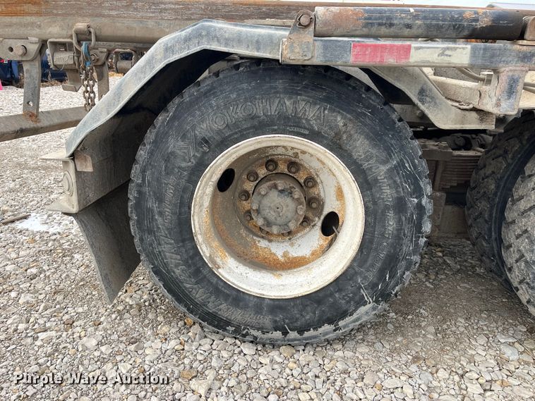 image for item MW9450 2004 Sterling L9500  roll-off container truck