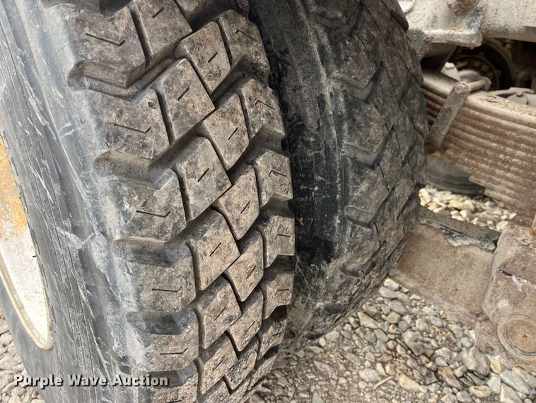 image for item MW9450 2004 Sterling L9500  roll-off container truck