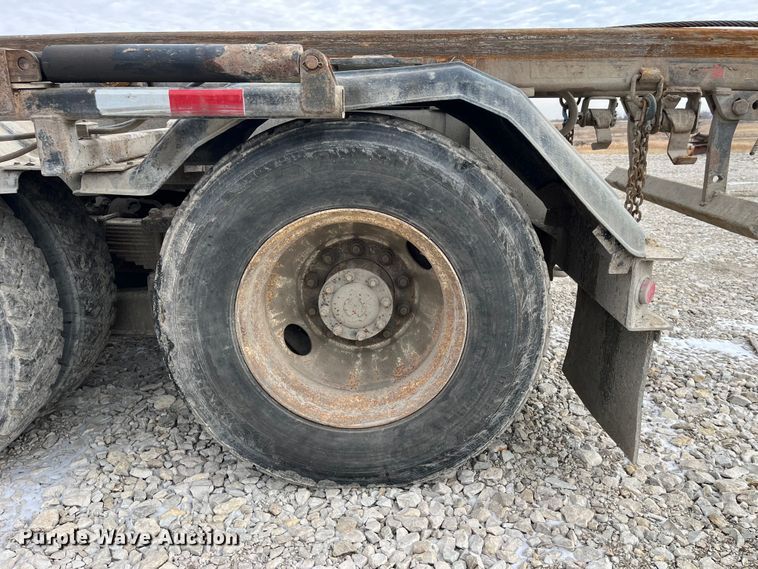 image for item MW9450 2004 Sterling L9500  roll-off container truck