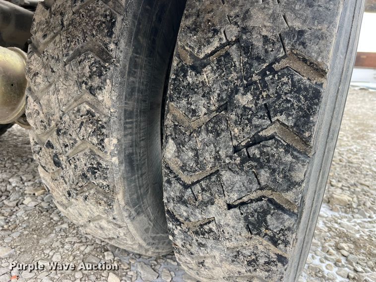 image for item MW9450 2004 Sterling L9500  roll-off container truck