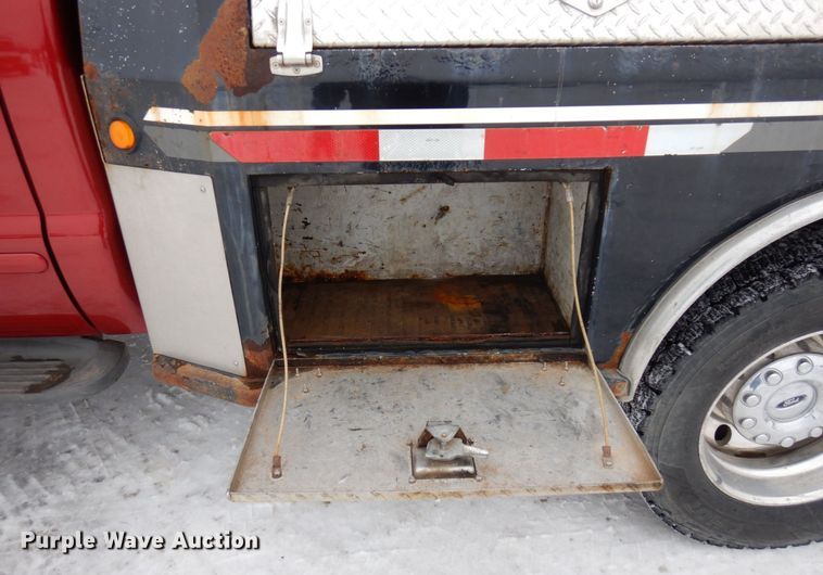 image for item AF9309 2005 Ford F450 Super Duty  Crew Cab utility / service truck