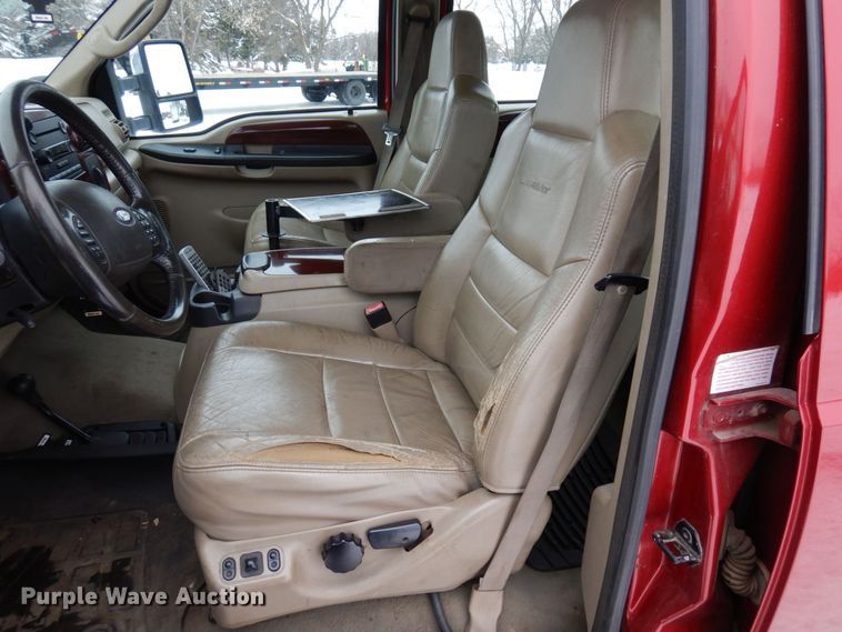 image for item AF9309 2005 Ford F450 Super Duty  Crew Cab utility / service truck