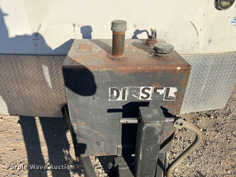 image for item DF0294 1999 Interstate  spray foam trailer