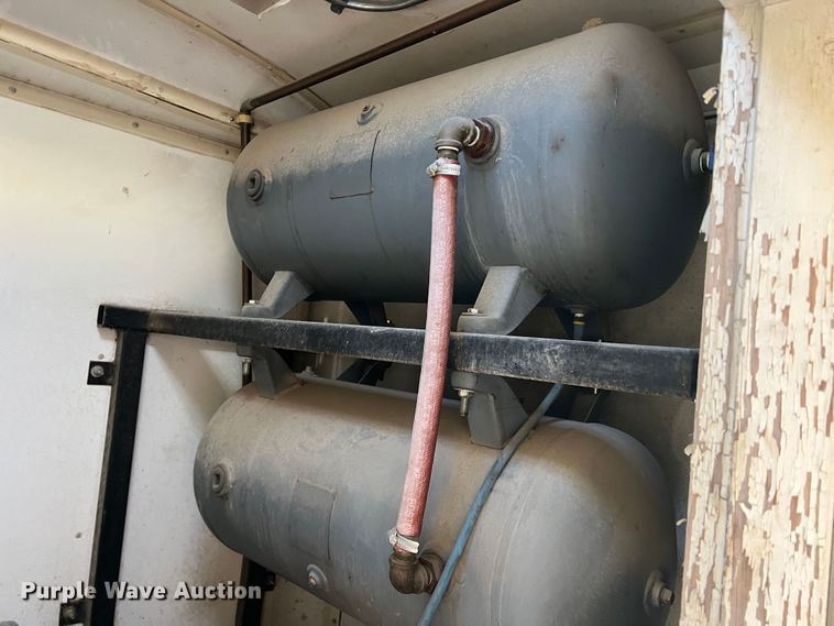 image for item DF0294 1999 Interstate  spray foam trailer