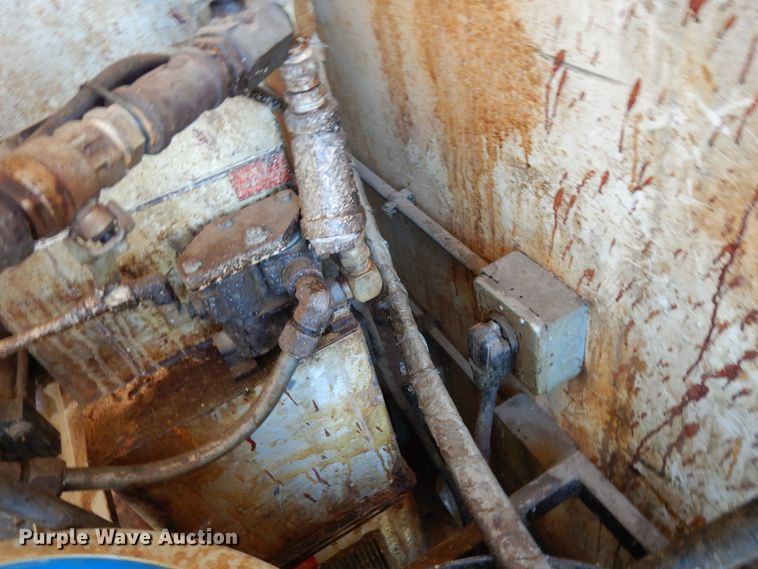 image for item DF0294 1999 Interstate  spray foam trailer