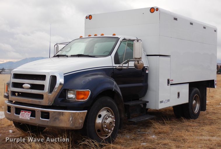 image for item DF8291 2006 Ford F650  chipper truck