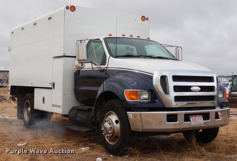image for item DF8291 2006 Ford F650  chipper truck