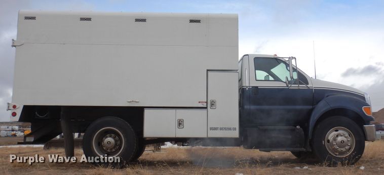 image for item DF8291 2006 Ford F650  chipper truck