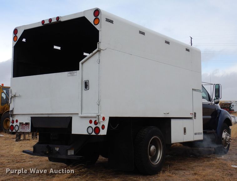 image for item DF8291 2006 Ford F650  chipper truck