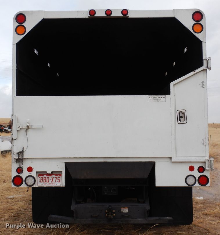 image for item DF8291 2006 Ford F650  chipper truck