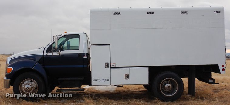 image for item DF8291 2006 Ford F650  chipper truck