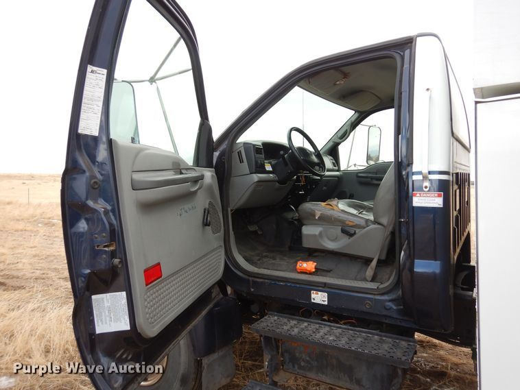 image for item DF8291 2006 Ford F650  chipper truck