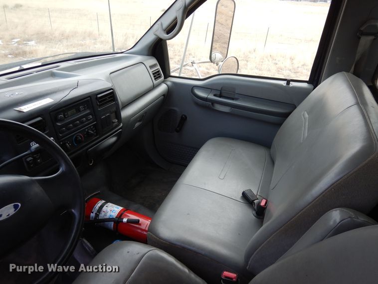 image for item DF8291 2006 Ford F650  chipper truck