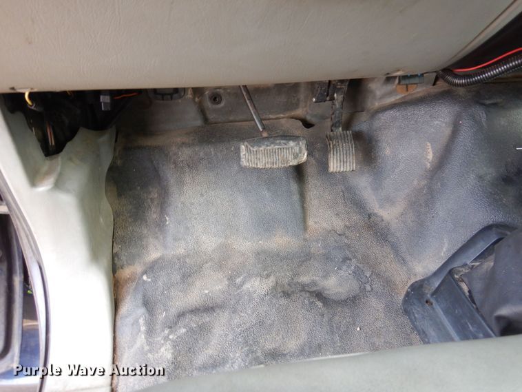 image for item DF8291 2006 Ford F650  chipper truck