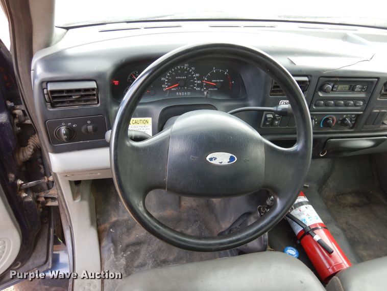 image for item DF8291 2006 Ford F650  chipper truck