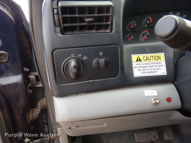 image for item DF8291 2006 Ford F650  chipper truck