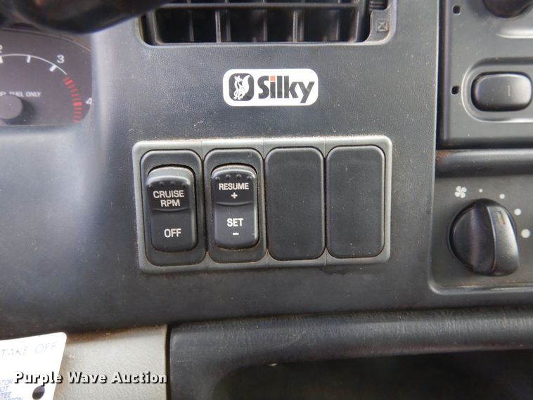 image for item DF8291 2006 Ford F650  chipper truck