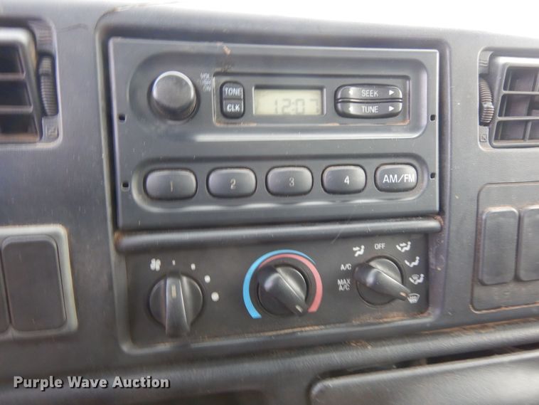 image for item DF8291 2006 Ford F650  chipper truck