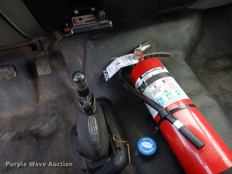 image for item DF8291 2006 Ford F650  chipper truck