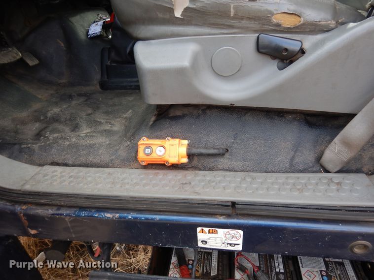 image for item DF8291 2006 Ford F650  chipper truck