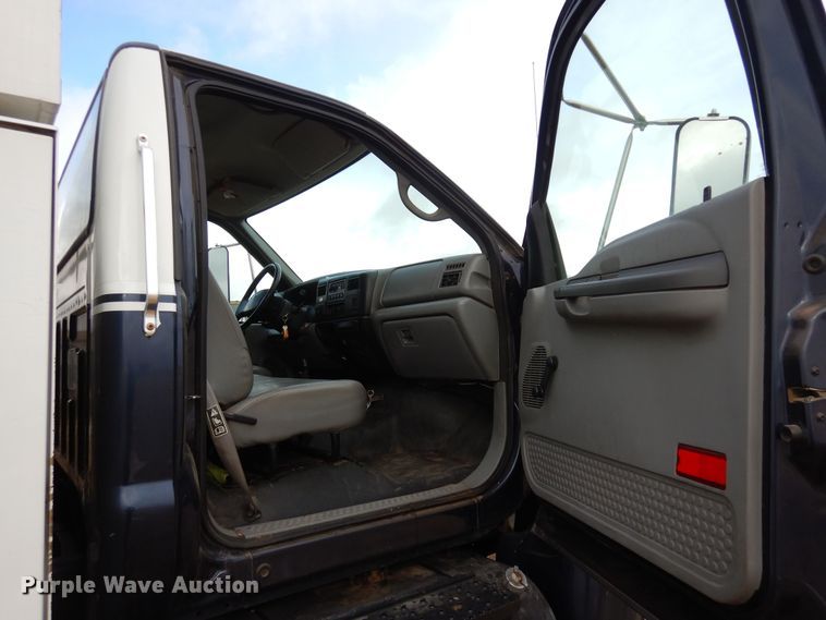 image for item DF8291 2006 Ford F650  chipper truck