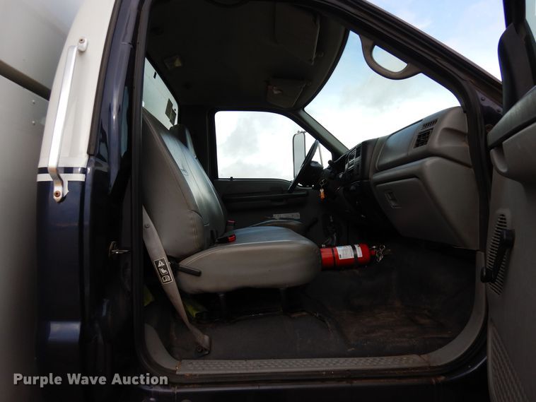 image for item DF8291 2006 Ford F650  chipper truck