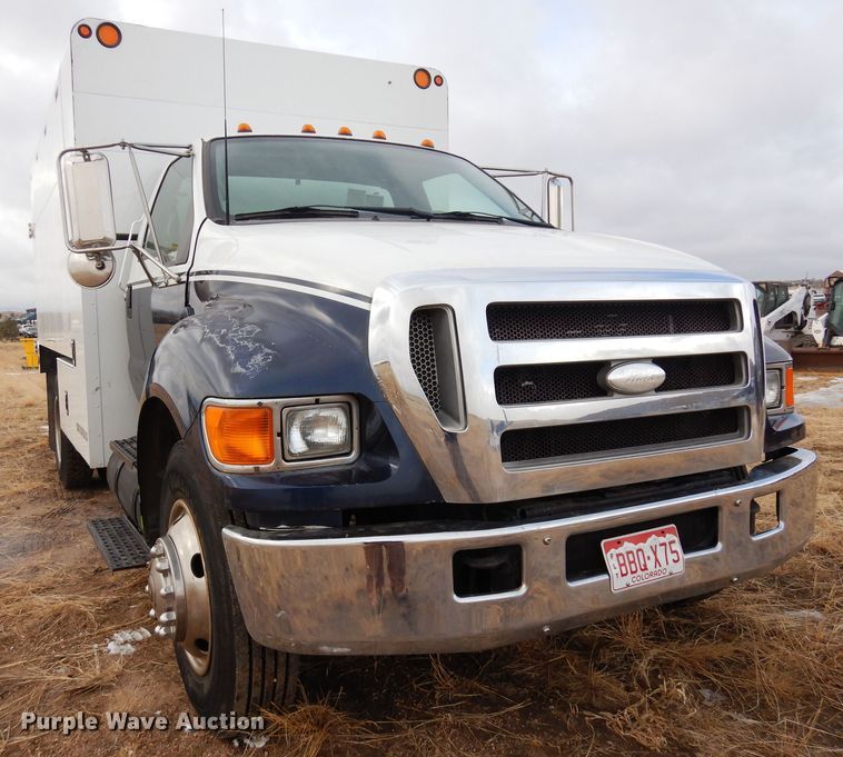 image for item DF8291 2006 Ford F650  chipper truck