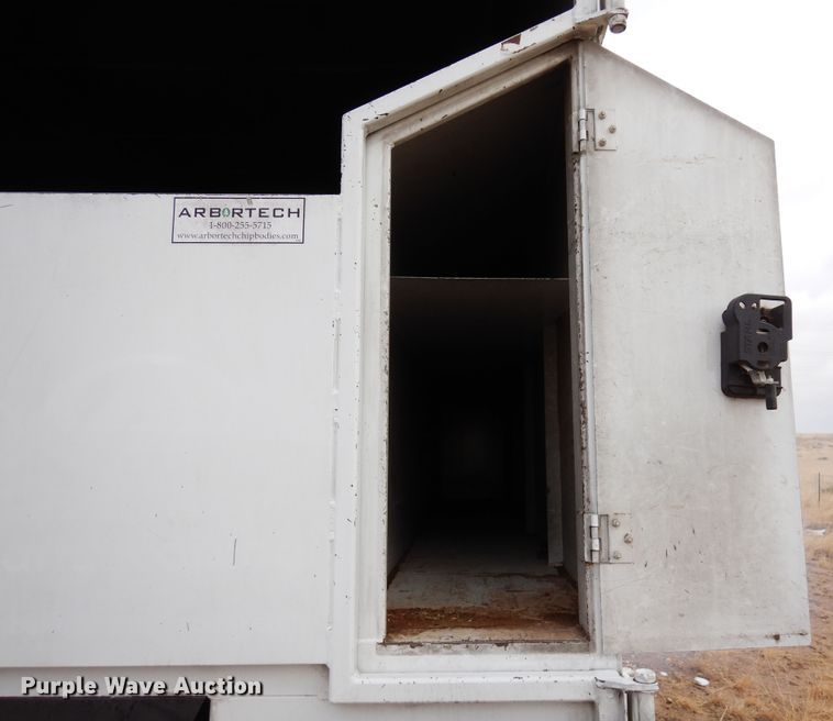 image for item DF8291 2006 Ford F650  chipper truck