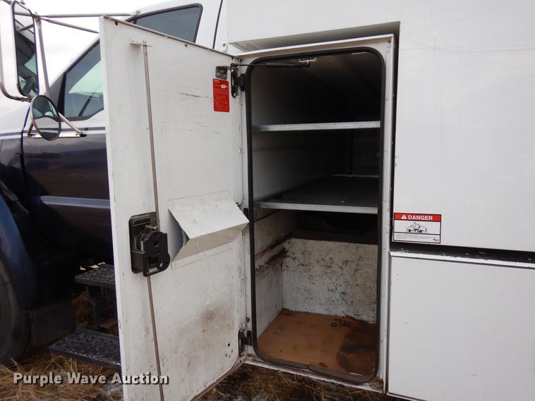 image for item DF8291 2006 Ford F650  chipper truck