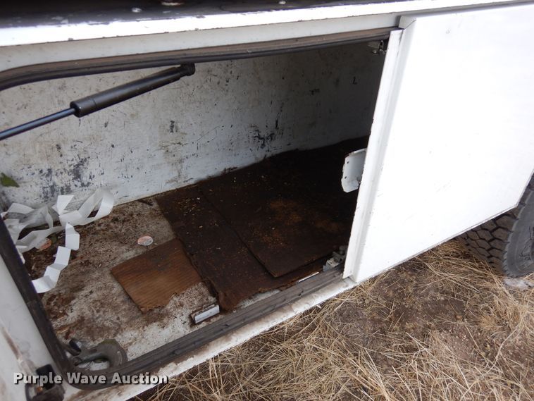 image for item DF8291 2006 Ford F650  chipper truck