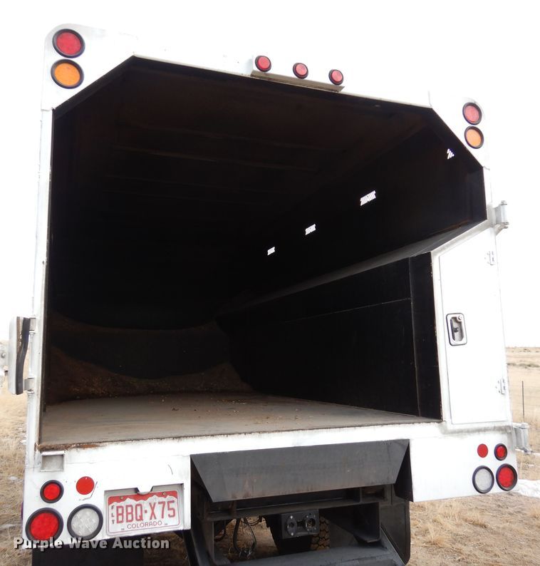 image for item DF8291 2006 Ford F650  chipper truck