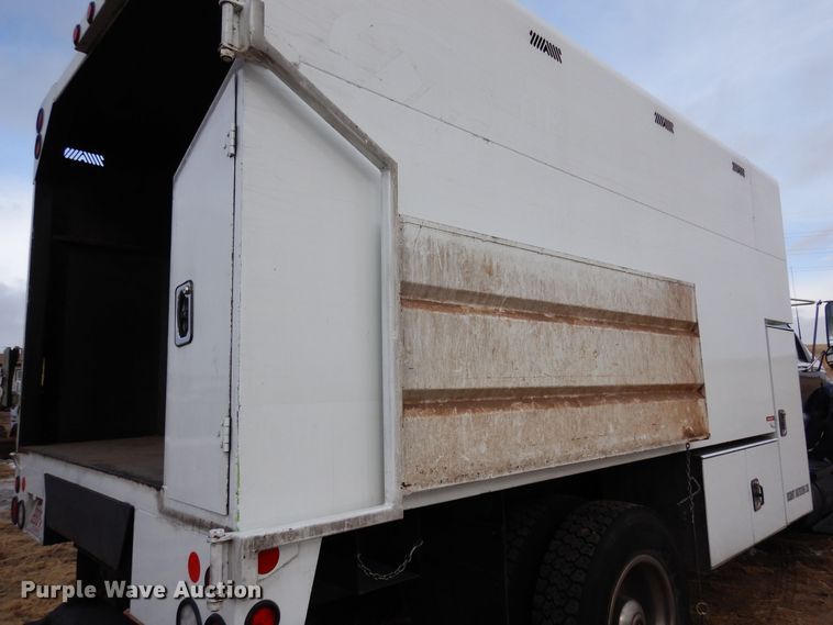 image for item DF8291 2006 Ford F650  chipper truck