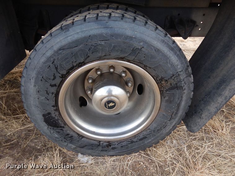 image for item DF8291 2006 Ford F650  chipper truck