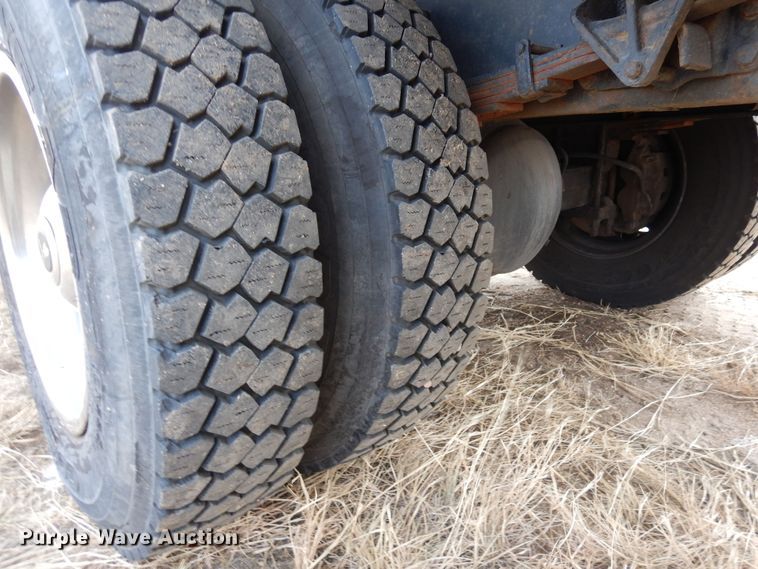 image for item DF8291 2006 Ford F650  chipper truck