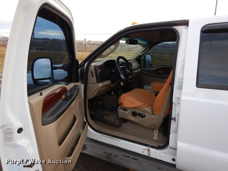 image for item DF8296 2005 Ford F450 Super Duty  Crew Cab flatbed truck