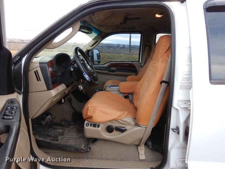 image for item DF8296 2005 Ford F450 Super Duty  Crew Cab flatbed truck