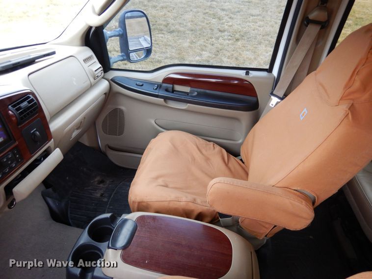 image for item DF8296 2005 Ford F450 Super Duty  Crew Cab flatbed truck