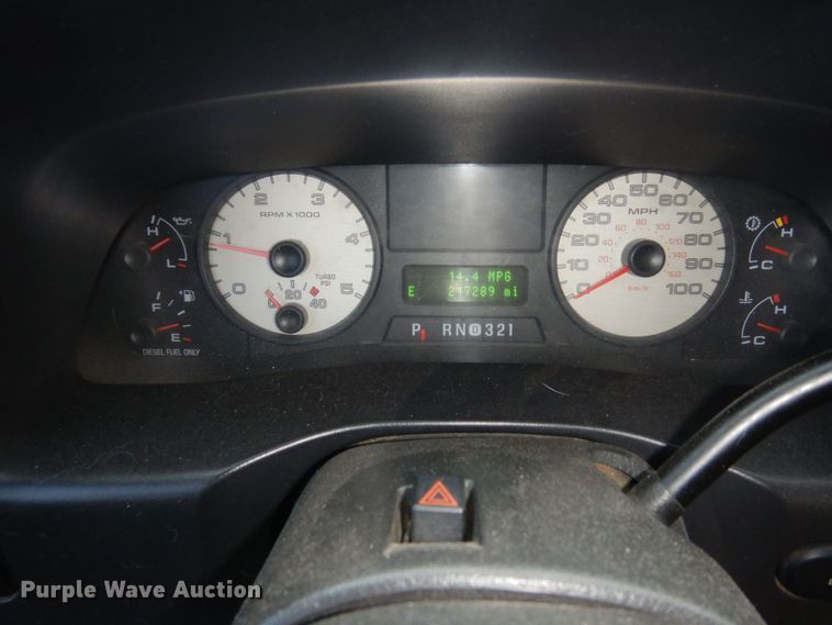 image for item DF8296 2005 Ford F450 Super Duty  Crew Cab flatbed truck