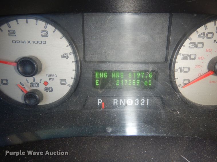 image for item DF8296 2005 Ford F450 Super Duty  Crew Cab flatbed truck