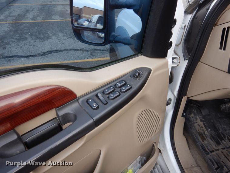 image for item DF8296 2005 Ford F450 Super Duty  Crew Cab flatbed truck