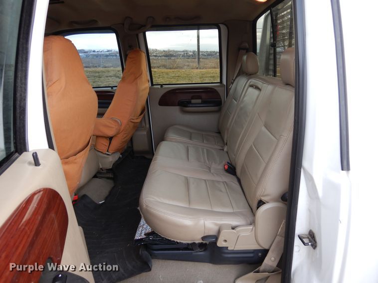 image for item DF8296 2005 Ford F450 Super Duty  Crew Cab flatbed truck