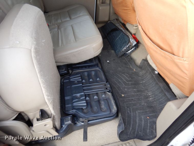 image for item DF8296 2005 Ford F450 Super Duty  Crew Cab flatbed truck