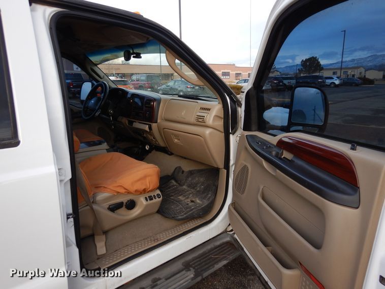 image for item DF8296 2005 Ford F450 Super Duty  Crew Cab flatbed truck