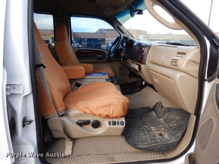 image for item DF8296 2005 Ford F450 Super Duty  Crew Cab flatbed truck